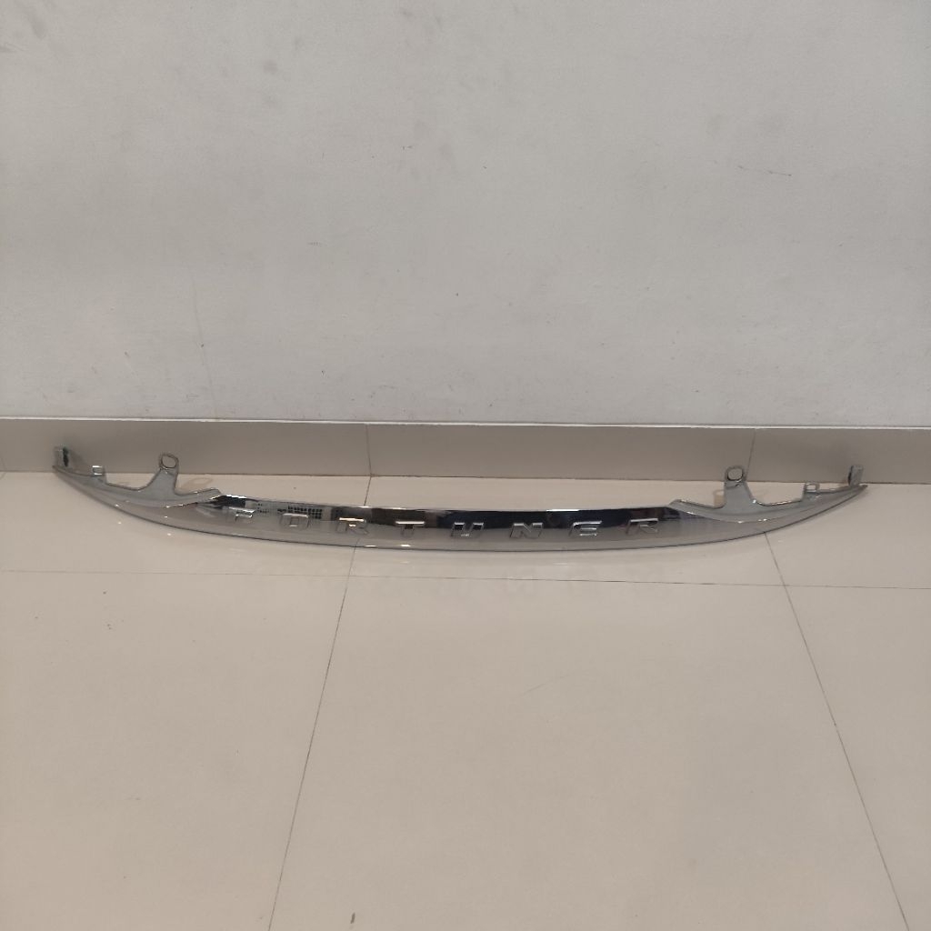 Trunklid List Bagasi Fortuner Vrz Original
