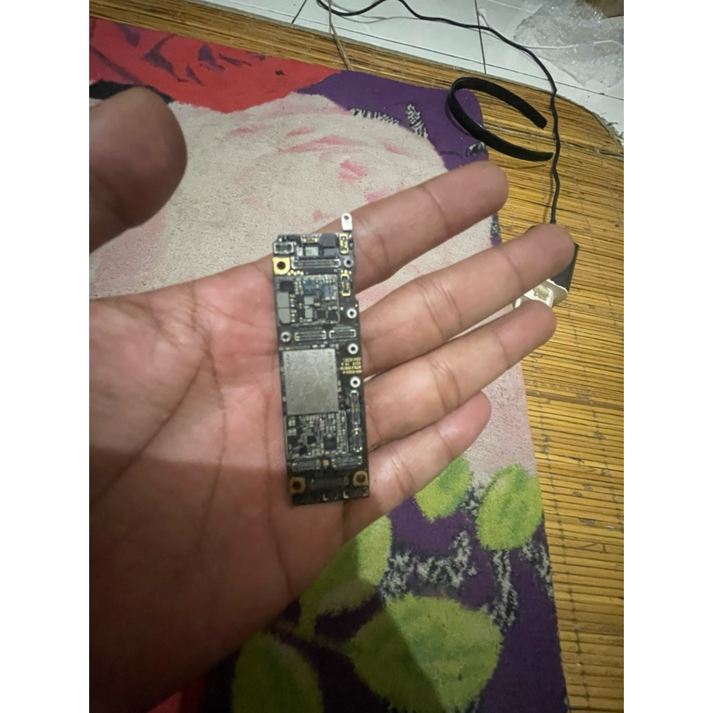 Mesin iPhone 11 Matot