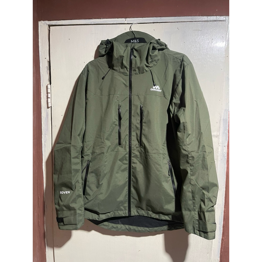 JAKET OUTDOOR CARUMBY BOVEN