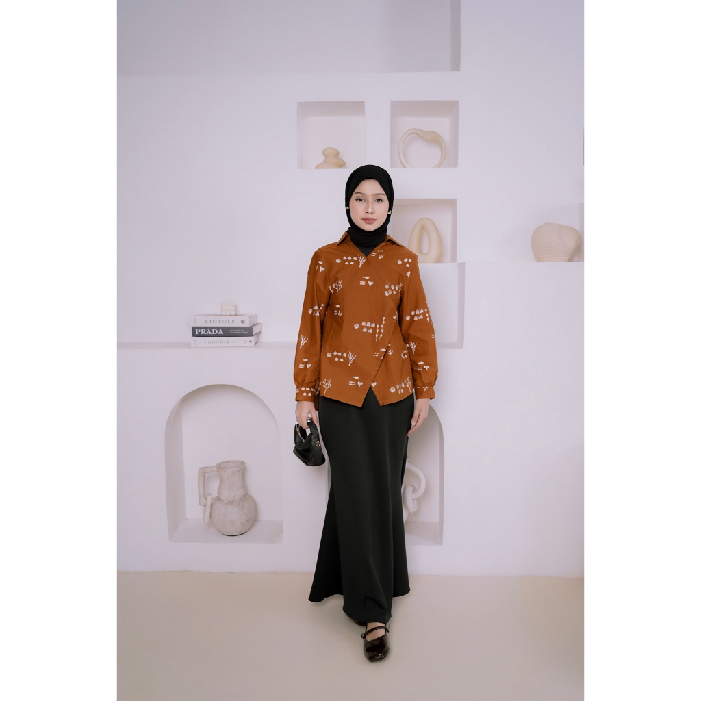 Blouse batik wanita kekinian modern, Blouse batik wanita modern, Blouse terracotta batik wrap