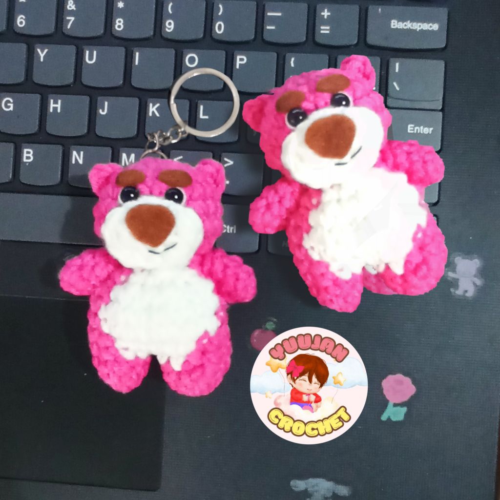 LOTSO KEYCHAIN - Gantungan Kunci Rajut Lotso Lucu, Pink Keychain