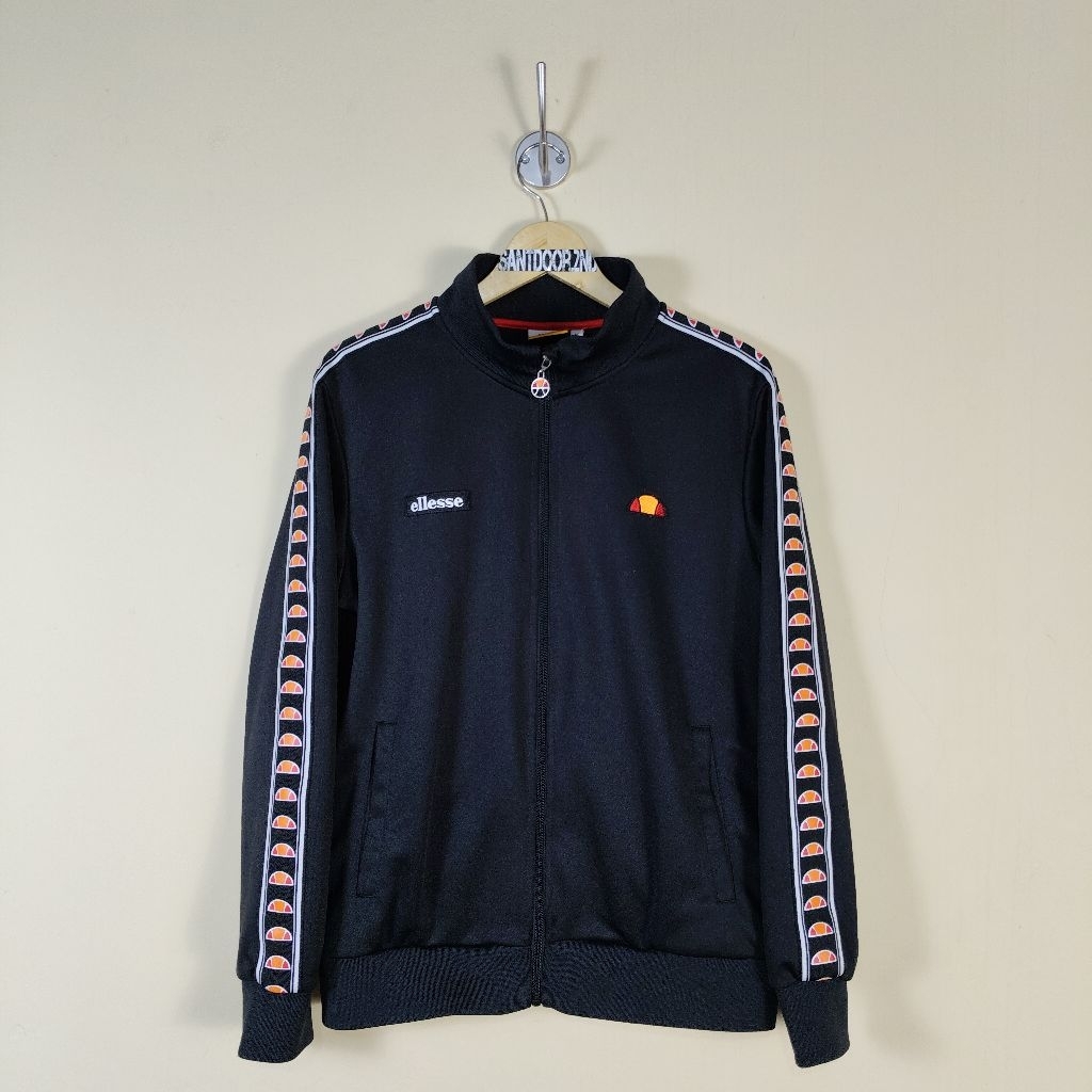 Tracktop ellesse tapped hitam m fit L