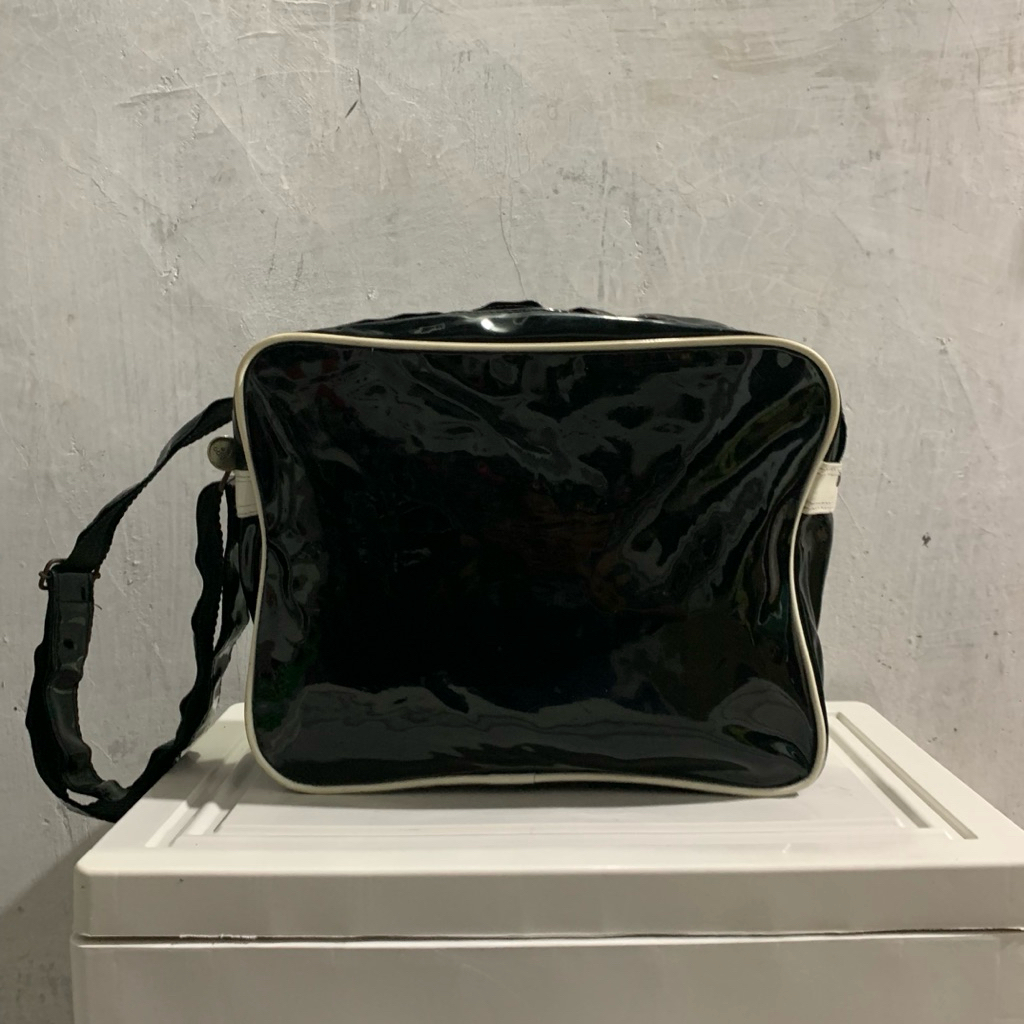 Tas Selempang Hitam Putih