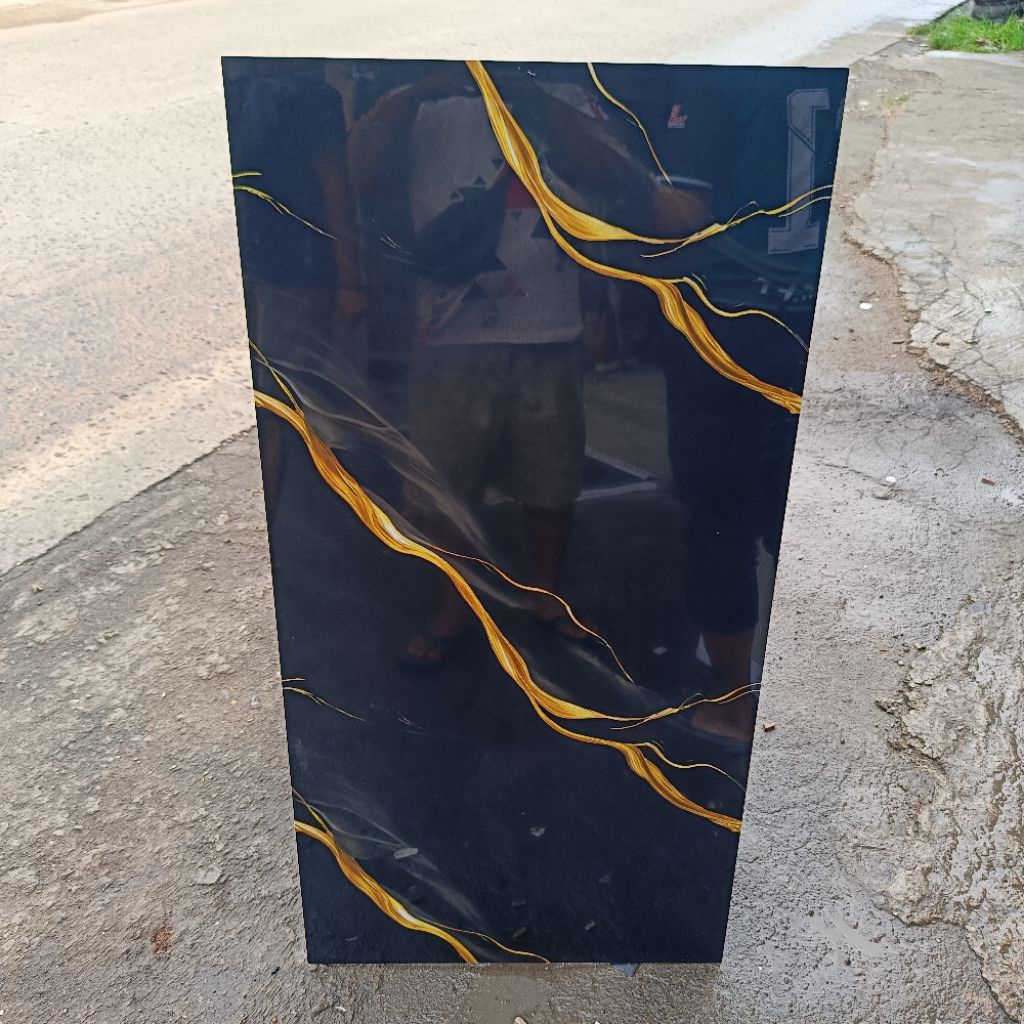Granit lantai dinding 60x120 hitam motif corak gold newcestel black concord
