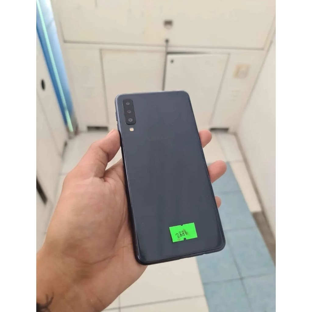 SAMSUNG GALAXY A7 2018 6/128 GB ,SECOND ORIGINAL .