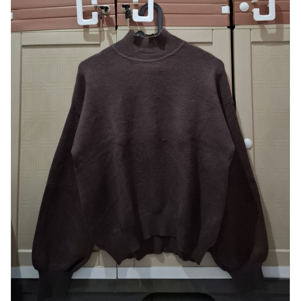 Sweater Rajut Coklat Gu Uniqlo