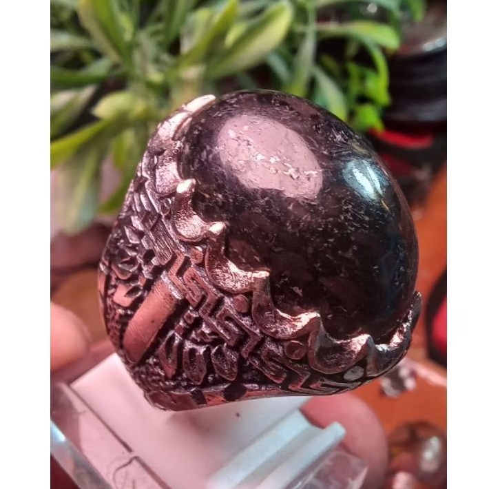 Badar Besi Hitam Kerlip