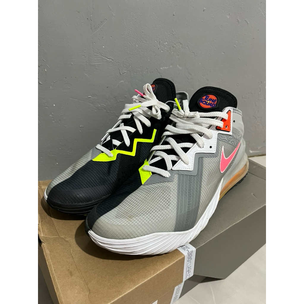 ORIGINAL NIKE LEBRON 18 LOW BUGS VS MARVIN SIZE 13 (46-47)