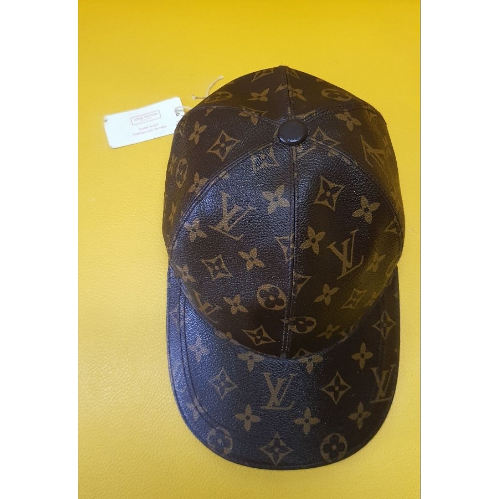 Topi kulit pria wanita merk LV/Louis Vuitton