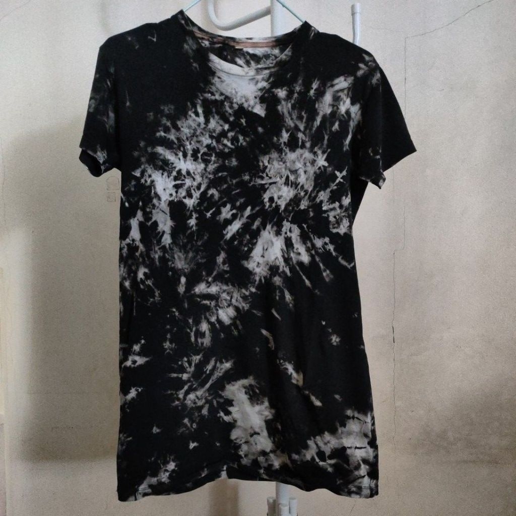 Kaos Hitam Tie dye preloved