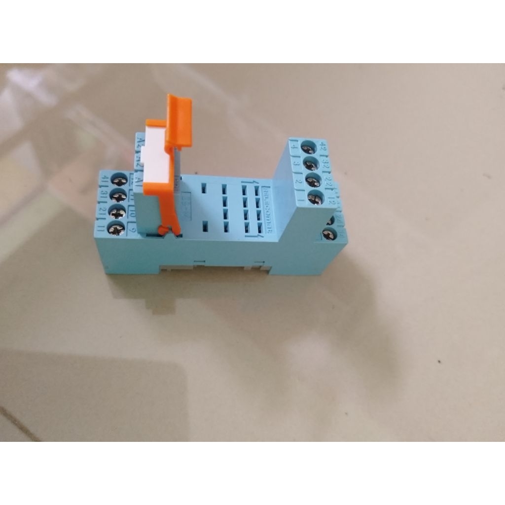 RELAY HOUSING/ RELAY HOLDER 14 PIN