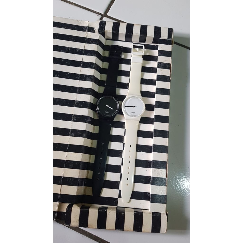 swatch couple black white