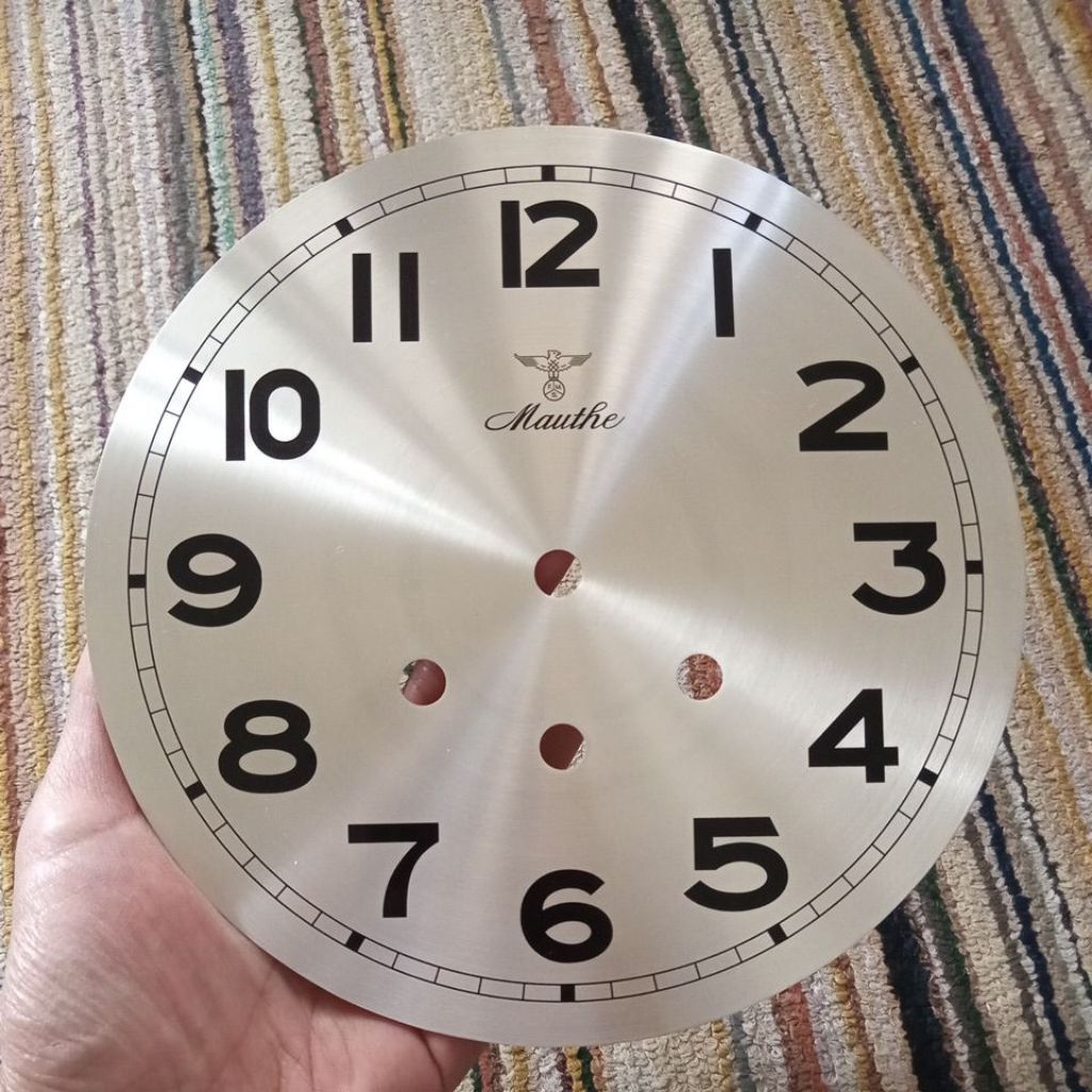 Dial Jam Mauthe Perempatan D±20cm