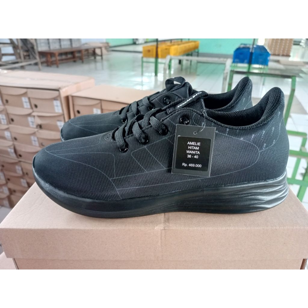 Sepatu Tomkins AMELIE hitam untuk wanita