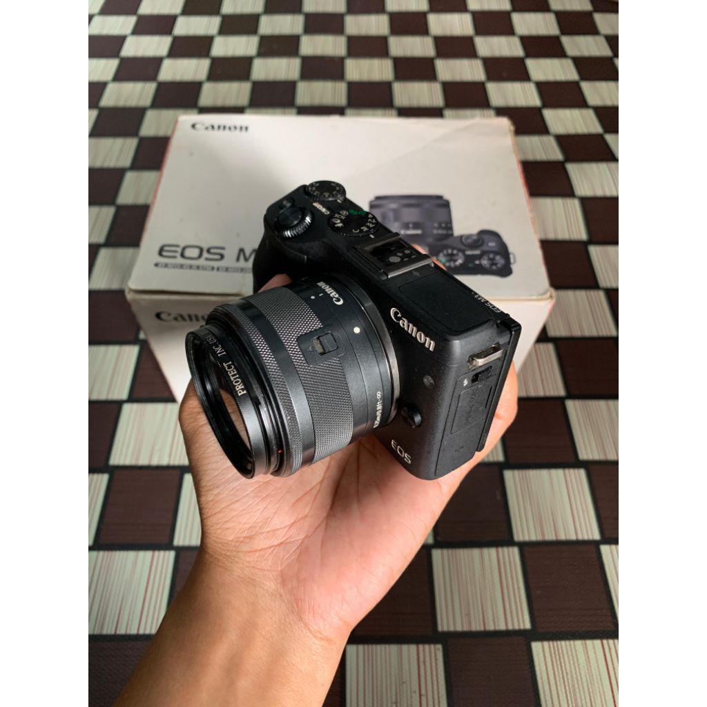 Canon m3 mirrorless