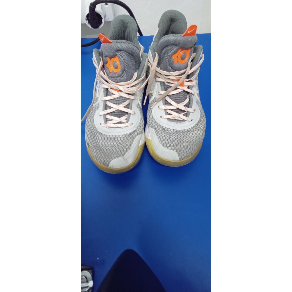 Sepatu basket 2nd Nike KD Trey 5 IX  size 42.5 (27 cm)