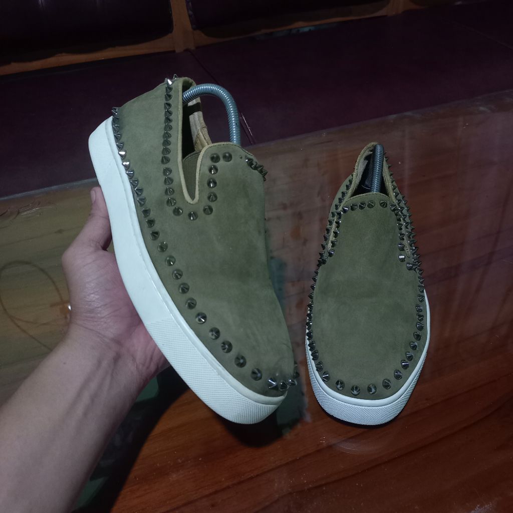 CHRISTIAN LOUBOUTIN SEPATU FORMAL SNEAKERS SECOND BRANDED