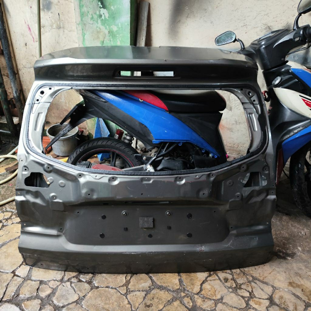 Backdor pintu bagasi xpander cross 2022 2025 original