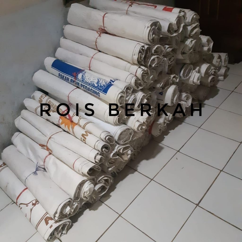 karung bekas pakan ayam ukuran 50kg, cocok untuk wadah hasil pertanian