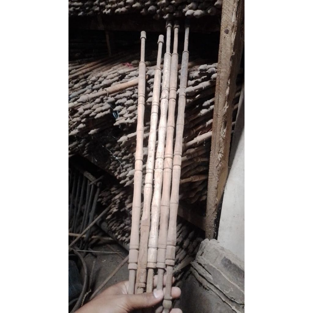 Tiang sangkar burung kotak soloan