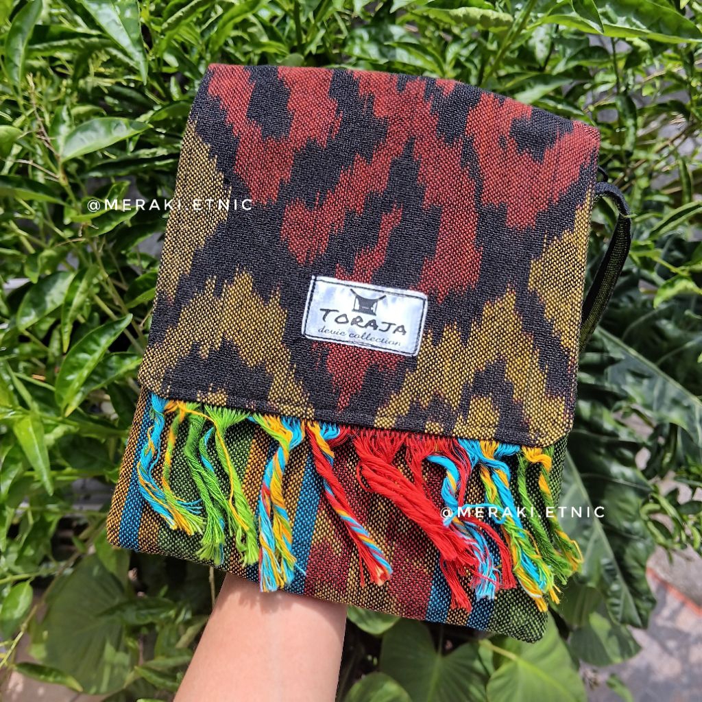Tas Tenun Tutup Selempang Toraja