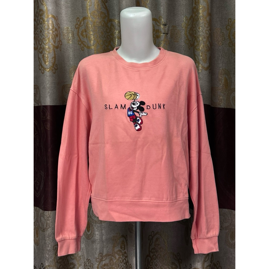 preloved crewneck / baju atasan wanita warna peach motif bordir mickey gemas good condition