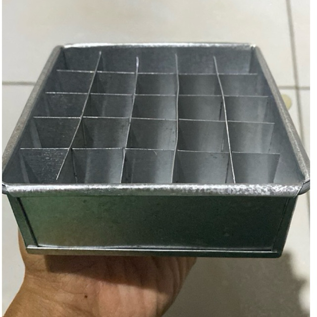 Loyang Dan Sekat Brownies 25 Lubang Ukuran 10x10 Cm Tinggi 4 Cm / 1 Set Loyang Sekat Nastar Kotak Ku