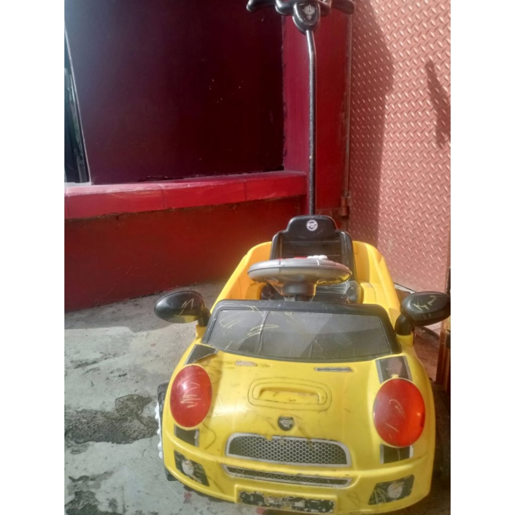 mobil maenan anak / mobill dorong /second (bekas bukan baru)