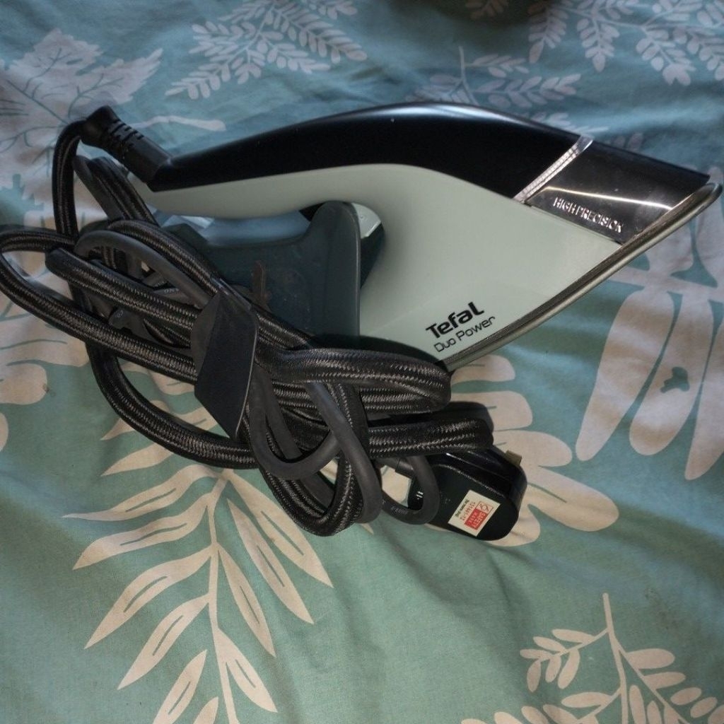 Setrika Uap brand Tefal