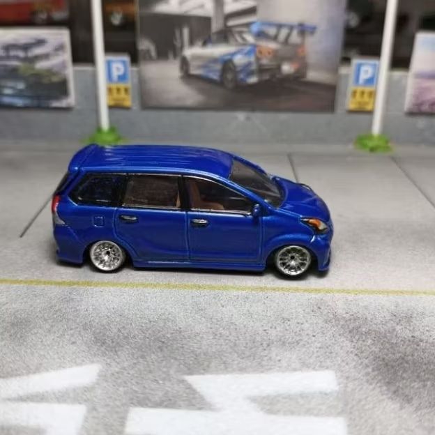 tomica Toyota Avanza veloz custom