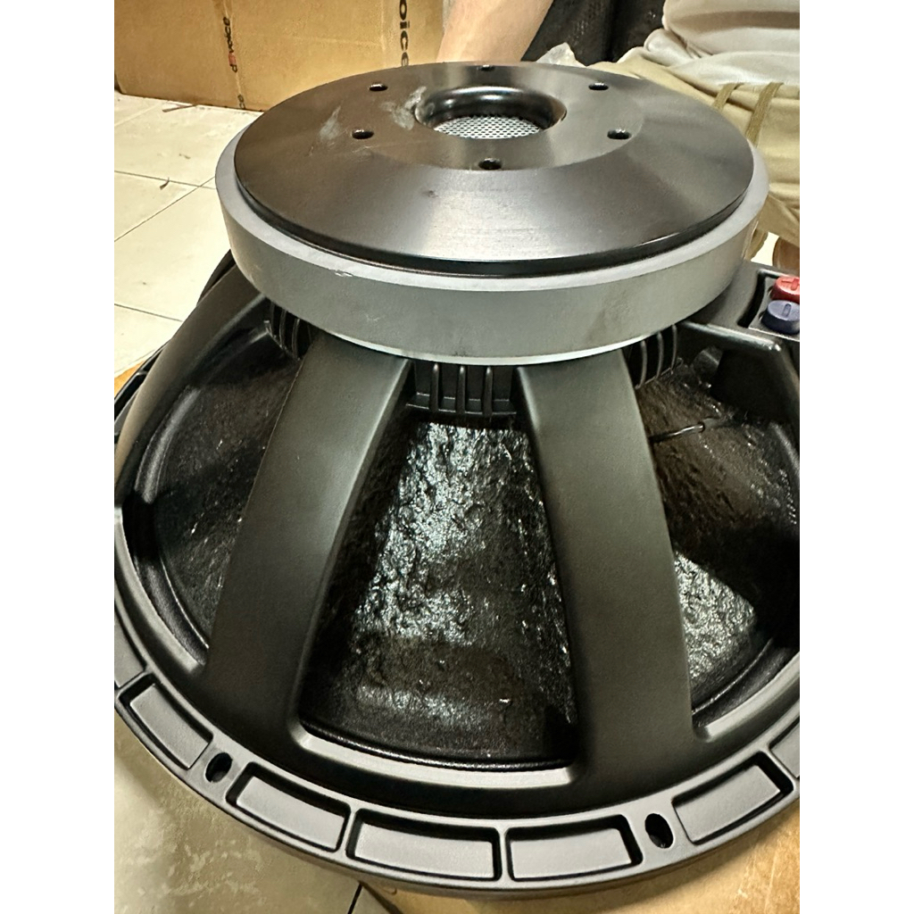 Komponen speaker RCF 18P300