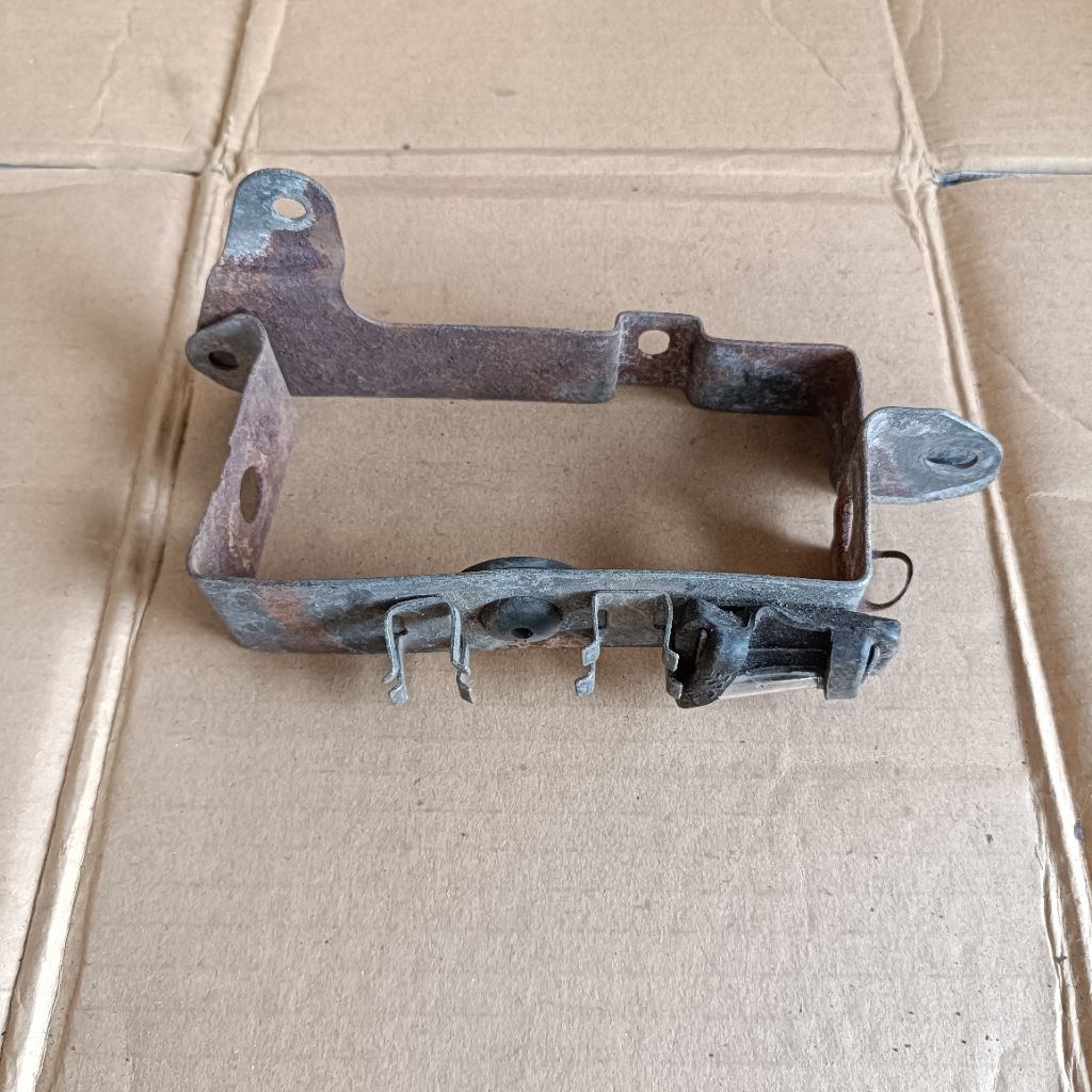 Bracket brecket braket breket pangkon dudukan wadsh tempat aki Honda Megapro primus megapro lama old