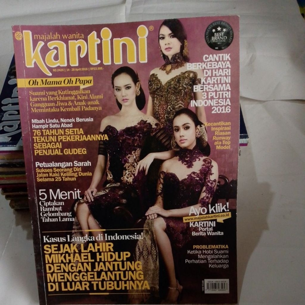 MAJALAH KARTINI CANTIK BERKEBAYA DI HARI KARTINI BERSAMA 3 PUTRI INDONESIA 2016