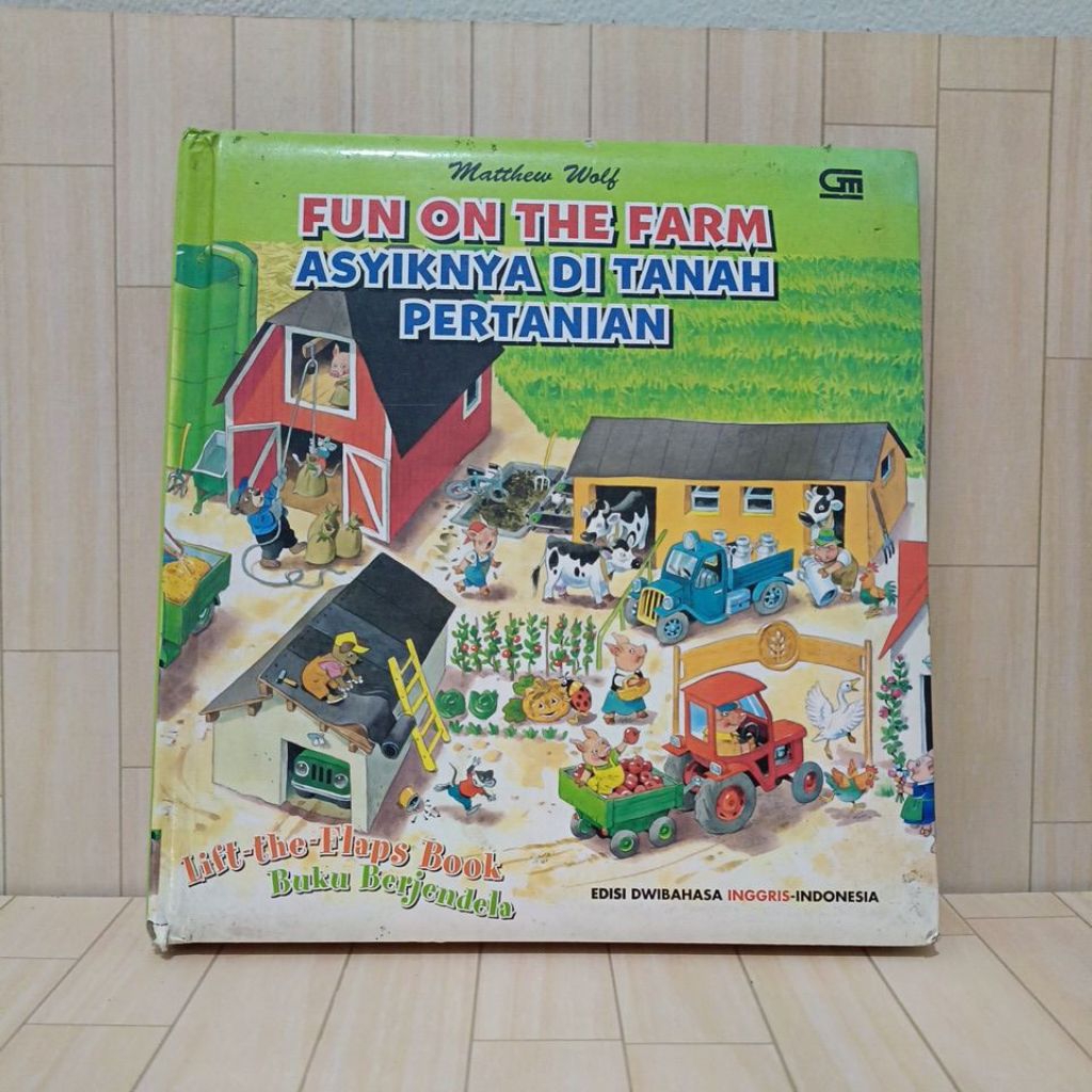 Buku Bacaan Anak Fun On The Farm Asyiknya Di Tanah Pertanian BoardBook by Matthew Wolf