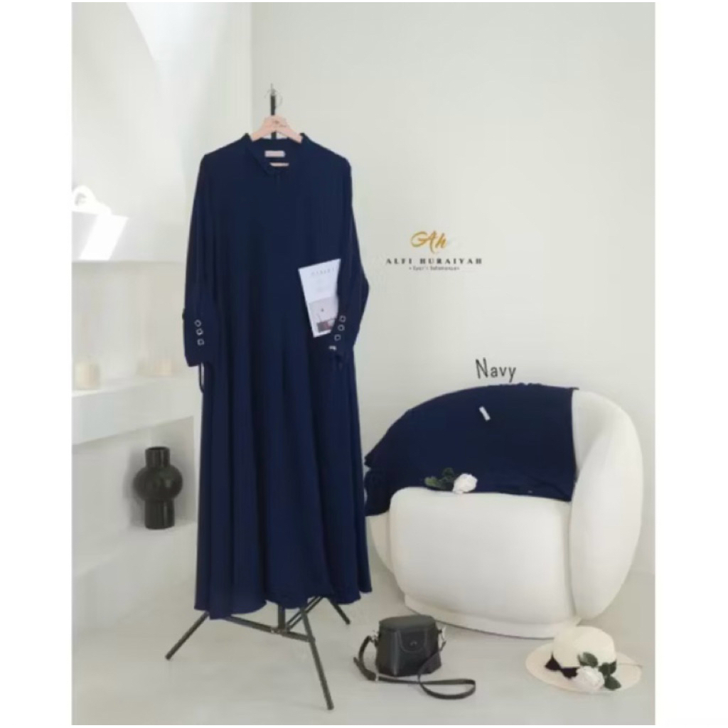 PRELOVED GAMIS FLOWY NAVY BY ALFI HURAIYAH