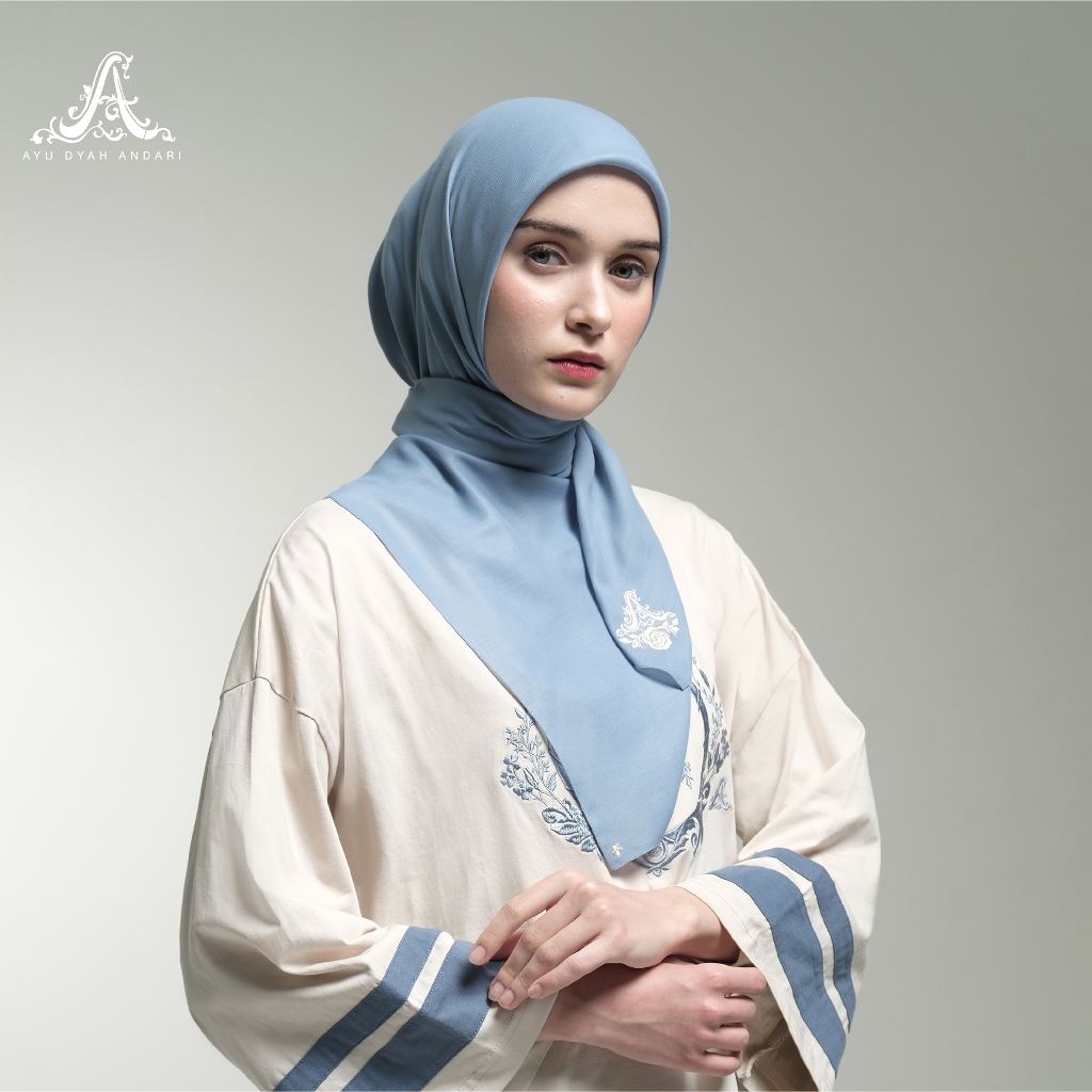 AYU DYAH ANDARI - Jasmynna Signature Plain Scarf