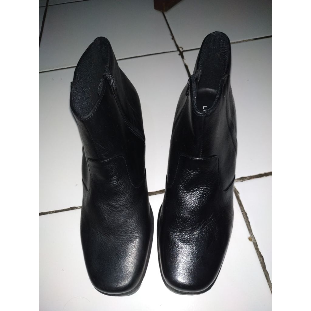 Preloved Sepatu Boots hak 5 cm