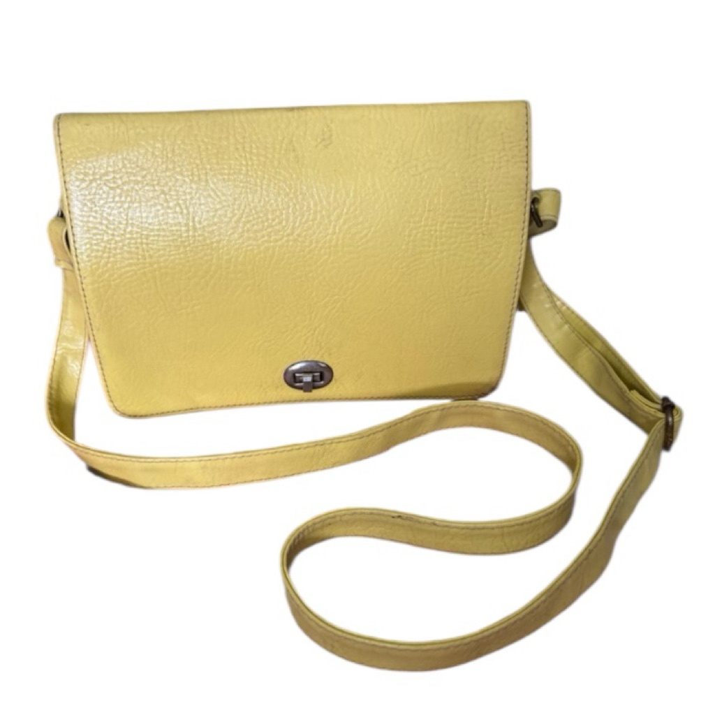 tas sling warna kuning