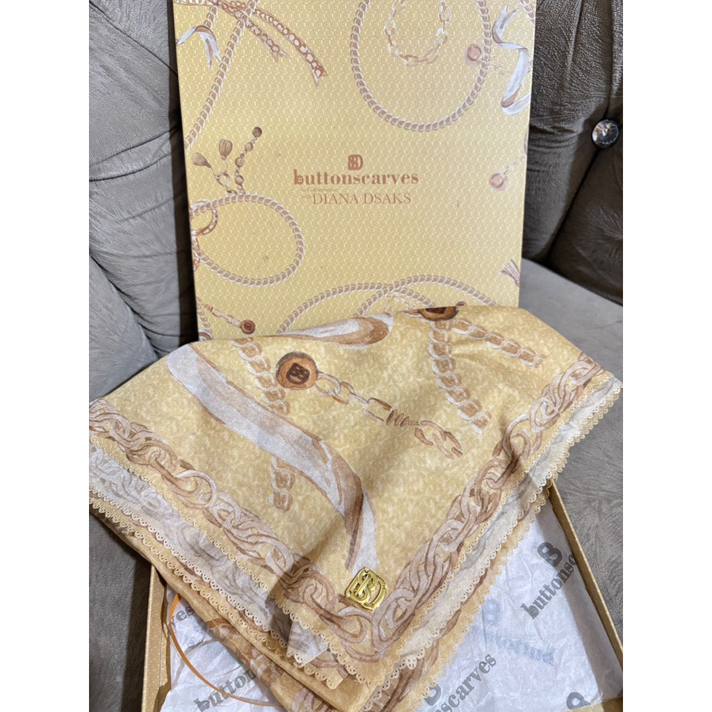 preloved buttonscarves the chain corn