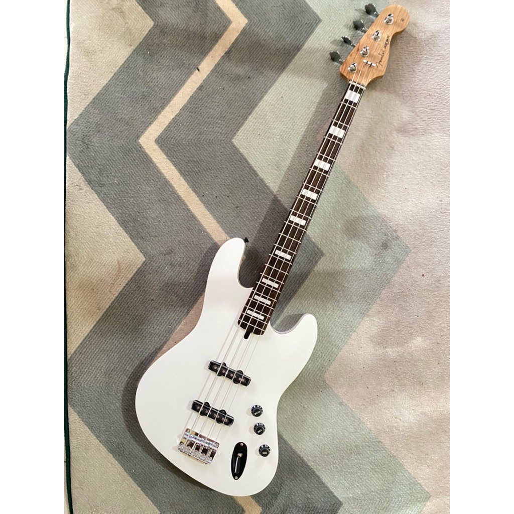 bass fender aerodyne custom white