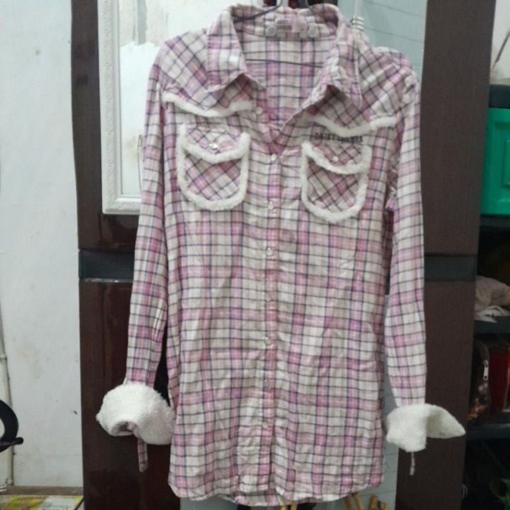 kemeja brand Daisy Lovers bulu2 preloved size xl halus adem cantik