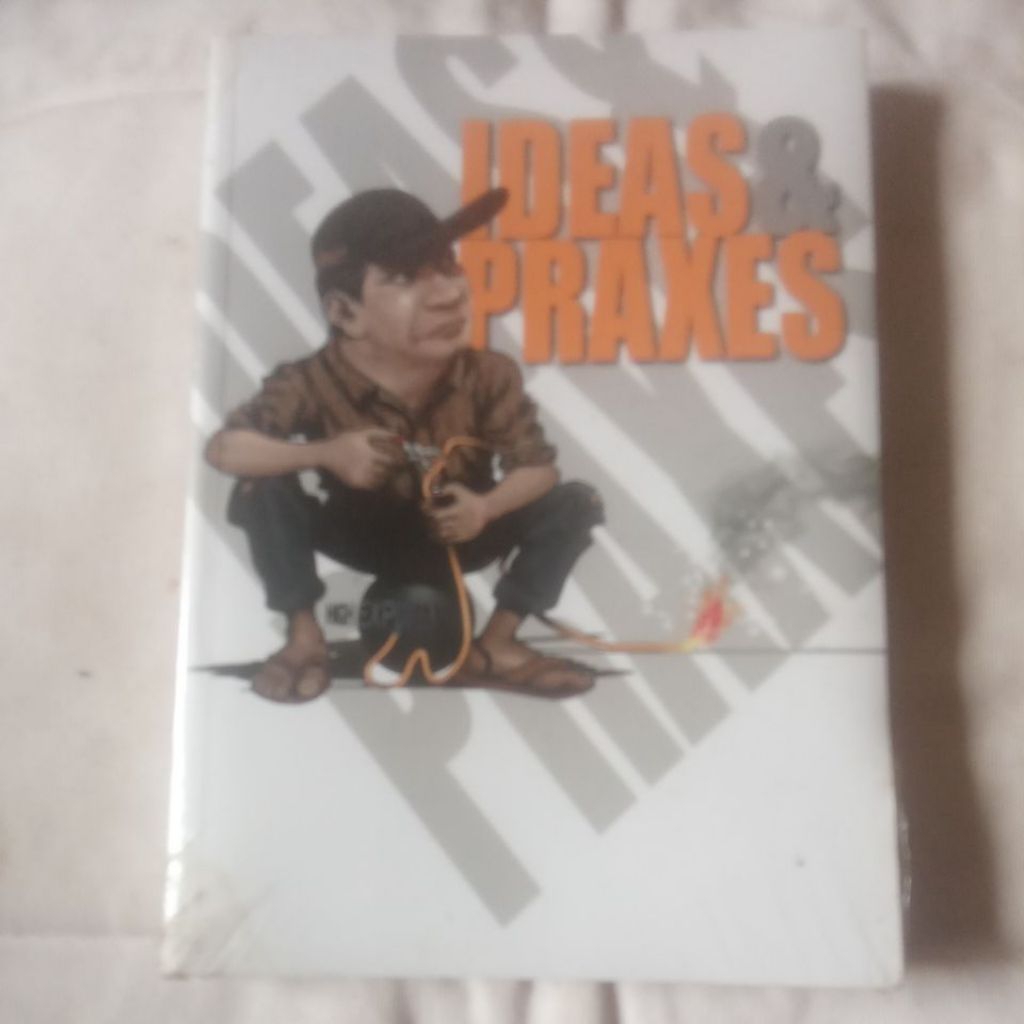 Buku Bekas.(Ori). Ideas & Praxes. Oleh: Hermawan Sulistyo.