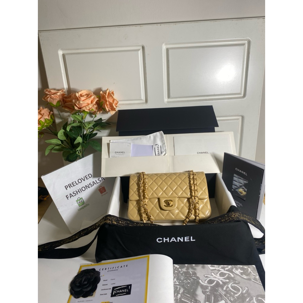 prel*ved 2023 Chanel Classic Madium Lambskin light pink Lambskin GHW Double Flap Bag authentic