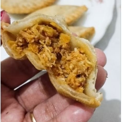 Cireng isi ayam suwir (vacum) + chili oil