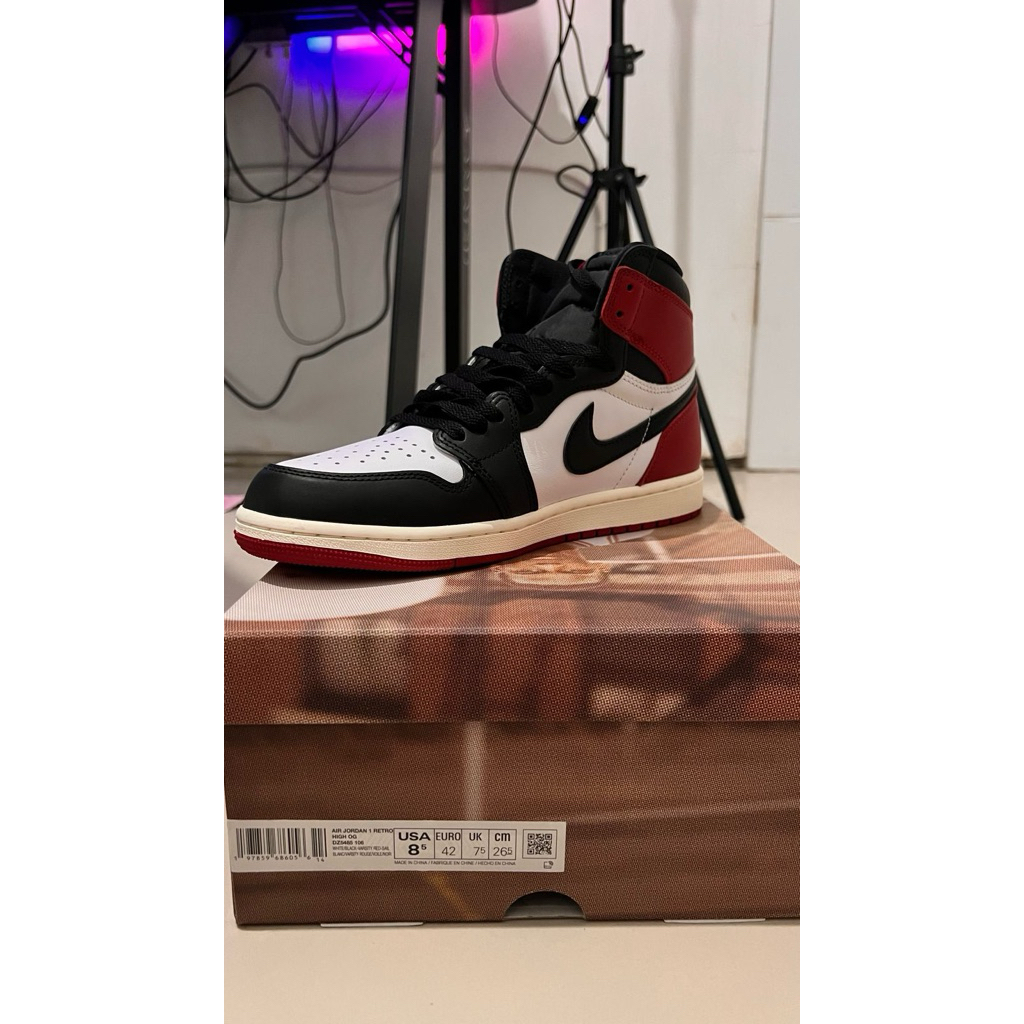 Sepatu High Cut Model Jordan 1 Warna Hitam Putih Merah | Baru Belum Dipakai