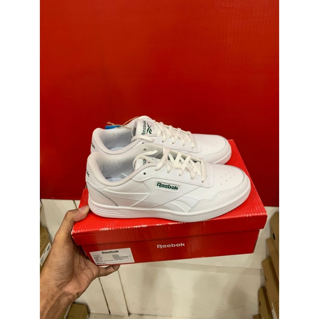 REEBOK Sepatu putih casual cewek size 37
