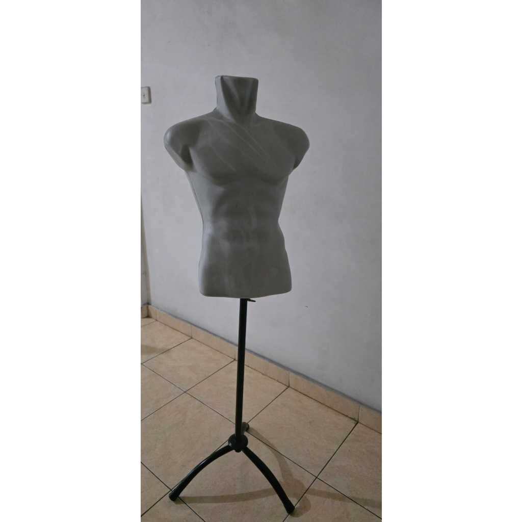 BEKAS LIKE NEW MANEKIN BADAN OTOT PRIA DEWASA PLASTIK + KAKI BESI - PATUNG BAJU PRIA DEWASA - KAOS -