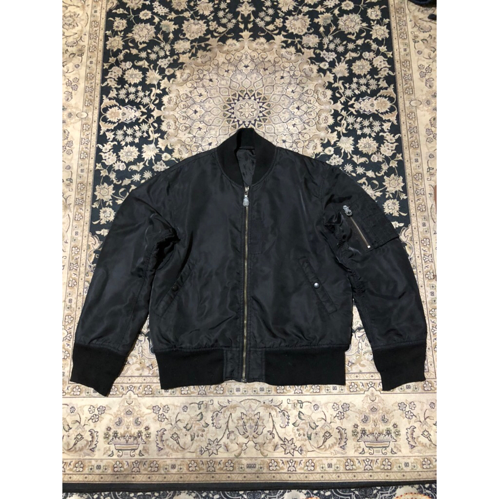 bomber Uniqlo Gu saku samping