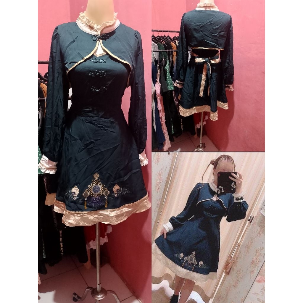 Dress cheongsam Red spider lilies and lanterns by Amavel