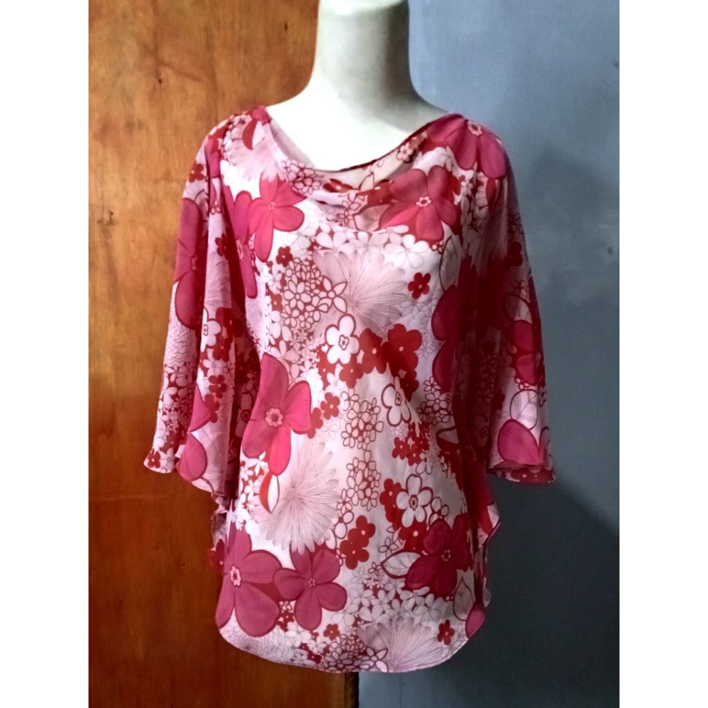 Blouse sifon wanita motif bunga-bunga
